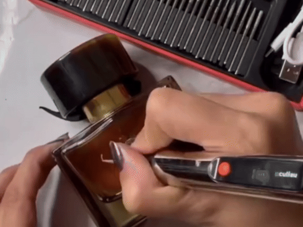 Detailed view of the 2.35mm copper chuck and internal motor of the engraving pen.