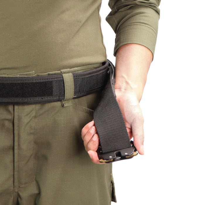 2 inch tactical belt: heavy-duty metal buckle locking mechanism close-up